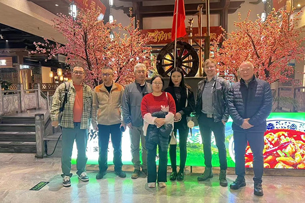 Bond Friendship Over Dinner, Deepen Mutual Rapport